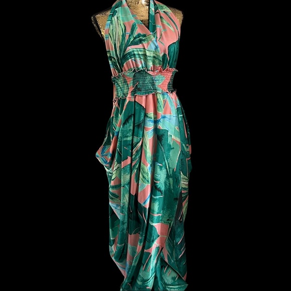 Gorgeous halter maxi dress - Picture 2 of 3